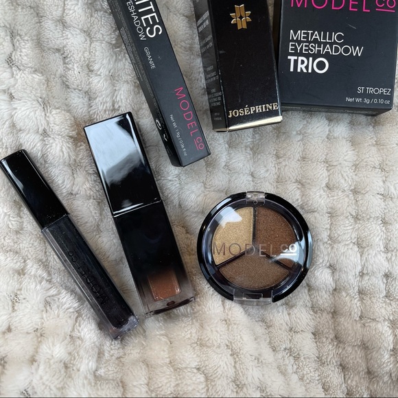 🌸5 for $25 Mixed Eyeshadow Bundle - Picture 1 of 7